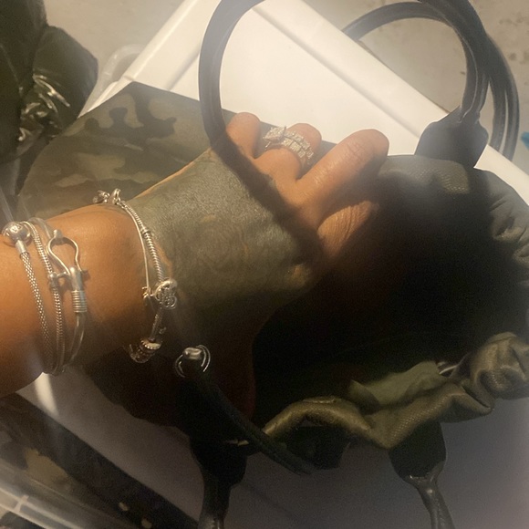 Army print crossover bucket bag green and black - Picture 3 of 3